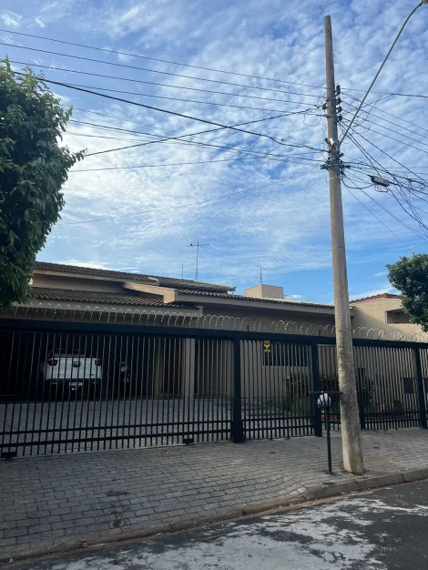 Alugar Casa / Padrão em São José do Rio Preto. apenas R$ 1.380.000,00